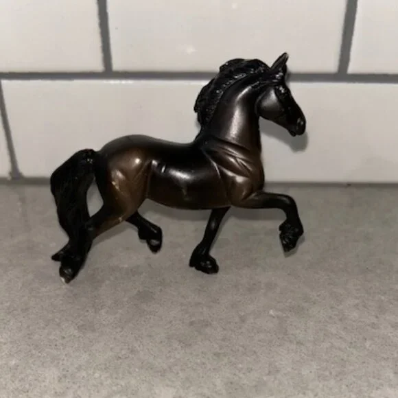 Breyer Stablemate Toy 3" Tall by 4" long Bay Horse - Picture 2 of 7